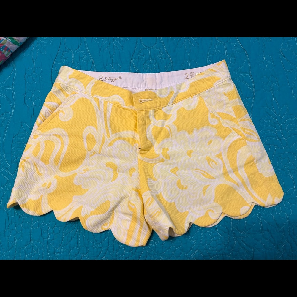 EUC Lilly Pulitzer Buttercup shorts size 2 in Dandelion Yellow Banana Daiquiri